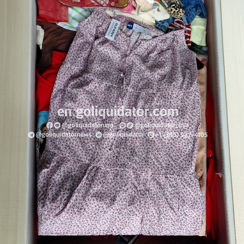 Pallets of mixed clothing for kids and womens from recognized brand