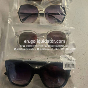Lots of Oscar de la Renta sunglasses