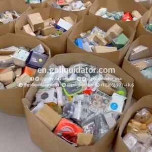 Lots of Amazon truckload merchandise for bin stores.