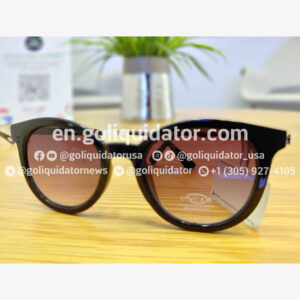 Lots of Oscar de la Renta sunglasses