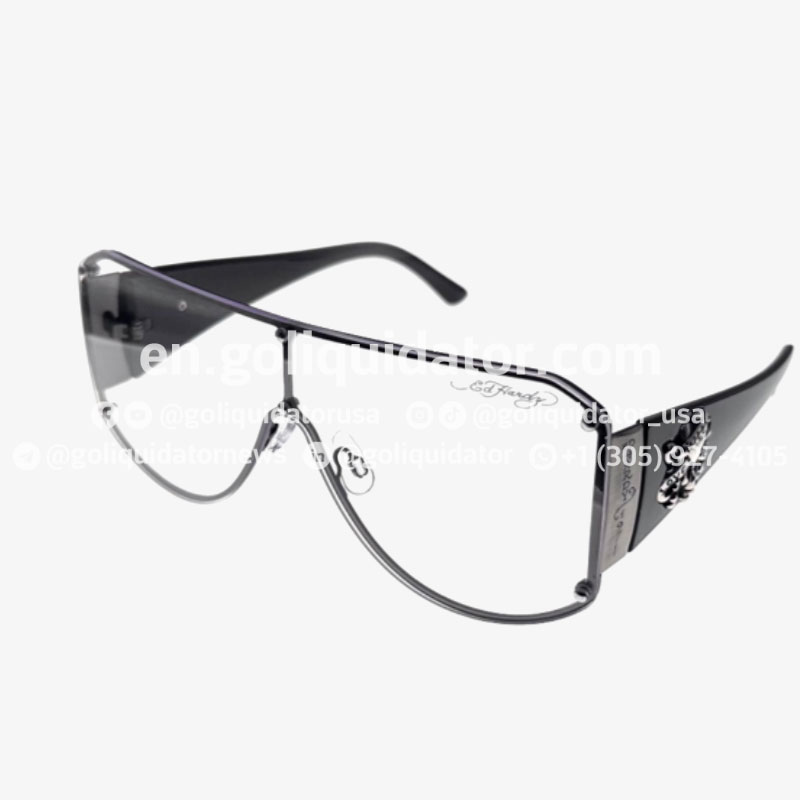 Lots of sunglasses and watches from recognized brands