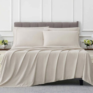 Lot of bedding and home linen from Costco in wholesale liquidation