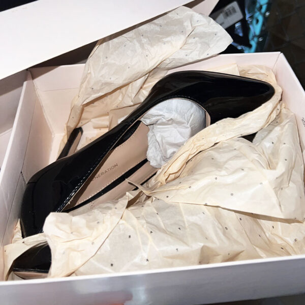 Lot of women's shoes from Mcys in wholesale liquidation