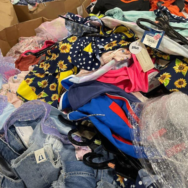 Lots of mixed clothing from JCPenney in wholesale liquidation