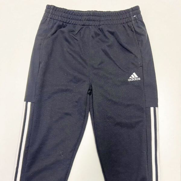 Lot of mixed clothing Adidas, Nike, Vans and more in wholesale liquidation