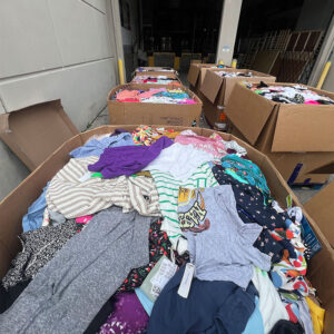 Lots of summer clothing for woman in wholesale liquidation