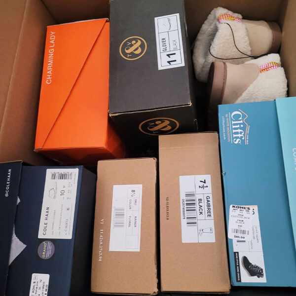 Lot of mixed shos in wholesale liquidation
