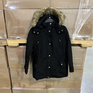 Lots of jackets, coats, sweaters and vests for women, in wholesale liquidation.