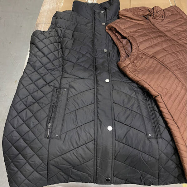 Lots of jackets, coats, sweaters and vests for women, in wholesale liquidation.