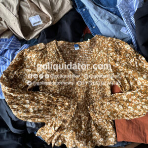 Lots of clothing from a recognized American brand, in wholesale liquidation.