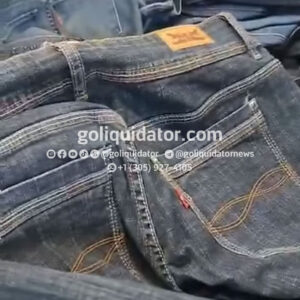 Lot of levi’s jeans for women in wholesale liquidation.