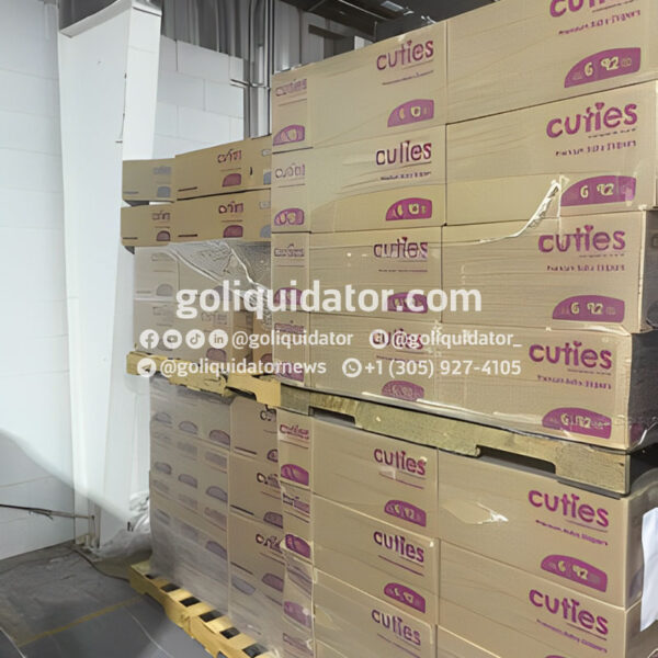 Lot of diapers for children in wholesale liquidation.