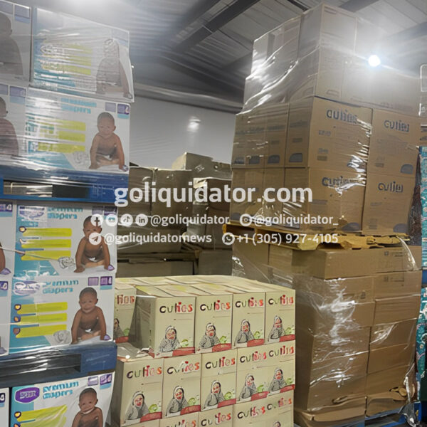 Lot of diapers for children in wholesale liquidation.