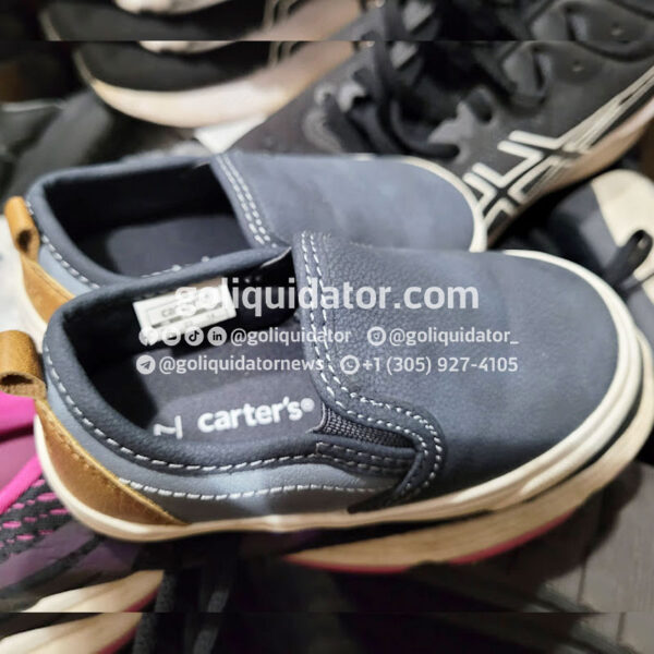 Lot of sports and casual shoes from recognized brands, in wholesale liquidation.