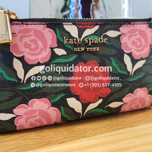 Lot of premium handbags and wallets, from exclusive brands, in wholesale liquidation