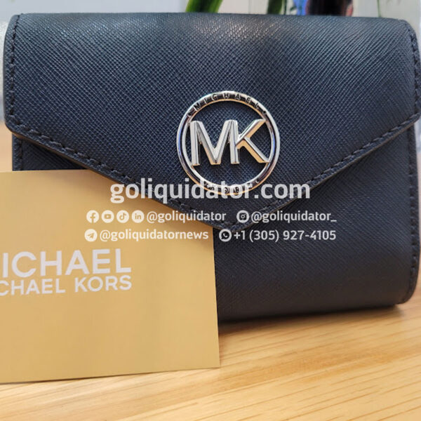 Lot of premium handbags and wallets, from exclusive brands, in wholesale liquidation