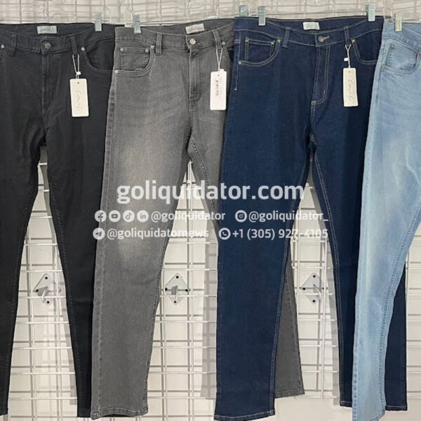 Lots of slim fit jeans for men, in wholesale liquidation.