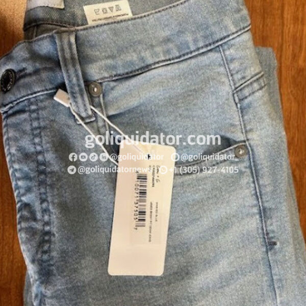 Lots of slim fit jeans for men, in wholesale liquidation.